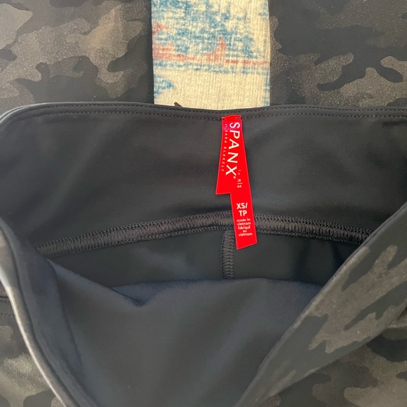 Spanx Black Camo Faux Leather Leggings - Picture 4 of 6